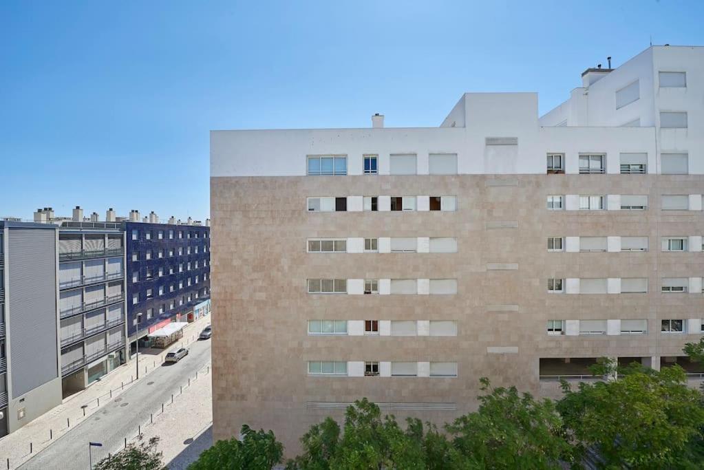 Modern Apartment In Parque Das Nacoes Лиссабон Экстерьер фото